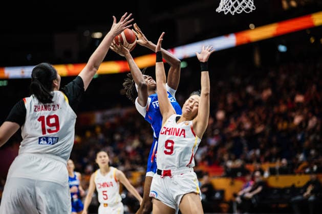 FIBA Women™s Basketball World Cup 2026: China vs. Frankreich, 10.09.2026 Dominique Malonga (Frankreich, 14), Tang Ziting (China, 9); Basketball, FIBA Women™s Basketball World Cup 2026, Final Phase, Viertelfinale: China vs. Frankreich am 10.09.2026 in der Uber Arena, Berlin Copyright: xBEAUTIFULxSPORTS Tonhäuserx