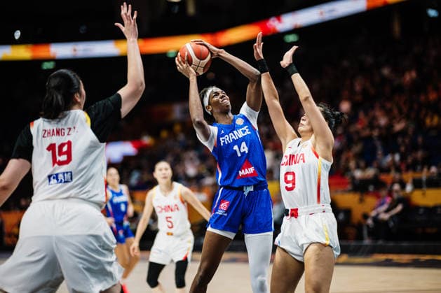 FIBA Women™s Basketball World Cup 2026: China vs. Frankreich, 10.09.2026 Dominique Malonga (Frankreich, 14), Tang Ziting (China, 9); Basketball, FIBA Women™s Basketball World Cup 2026, Final Phase, Viertelfinale: China vs. Frankreich am 10.09.2026 in der Uber Arena, Berlin Copyright: xBEAUTIFULxSPORTS Tonhäuserx