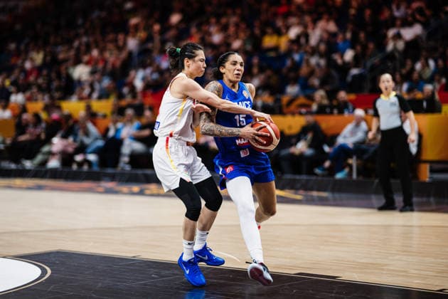 FIBA Women™s Basketball World Cup 2026: China vs. Frankreich, 10.09.2026 Gabby Williams (Frankreich, 15), Wang Siyu (China, 5); Basketball, FIBA Women™s Basketball World Cup 2026, Final Phase, Viertelfinale: China vs. Frankreich am 10.09.2026 in der Uber Arena, Berlin Copyright: xBEAUTIFULxSPORTS Tonhäuserx