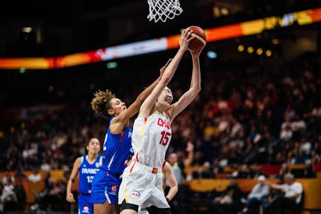 FIBA Women™s Basketball World Cup 2026: China vs. Frankreich, 10.09.2026 Han Xu (China, 15), Marieme Badiane (Frankreich, 22); Basketball, FIBA Women™s Basketball World Cup 2026, Final Phase, Viertelfinale: China vs. Frankreich am 10.09.2026 in der Uber Arena, Berlin Copyright: xBEAUTIFULxSPORTS Tonhäuserx