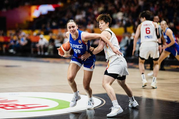 FIBA Women™s Basketball World Cup 2026: China vs. Frankreich, 10.09.2026 Pauline Astier (Frankreich, 98), Li Yuan (China, 4); Basketball, FIBA Women™s Basketball World Cup 2026, Final Phase, Viertelfinale: China vs. Frankreich am 10.09.2026 in der Uber Arena, Berlin Copyright: xBEAUTIFULxSPORTS Tonhäuserx