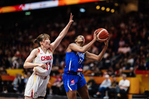 FIBA Women™s Basketball World Cup 2026: China vs. Frankreich, 10.09.2026 Valeriane Ayayi (Frankreich, 11), Luo Xinyu (China, 11); Basketball, FIBA Women™s Basketball World Cup 2026, Final Phase, Viertelfinale: China vs. Frankreich am 10.09.2026 in der Uber Arena, Berlin Copyright: xBEAUTIFULxSPORTS Tonhäuserx