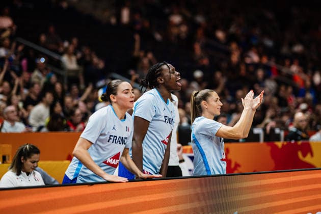 FIBA Women™s Basketball World Cup 2026: China vs. Frankreich, 10.09.2026 Französische Auswechselbank jubelt; Basketball, FIBA Women™s Basketball World Cup 2026, Final Phase, Viertelfinale: China vs. Frankreich am 10.09.2026 in der Uber Arena, Berlin Copyright: xBEAUTIFULxSPORTS Tonhäuserx