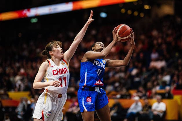 FIBA Women™s Basketball World Cup 2026: China vs. Frankreich, 10.09.2026 Valeriane Ayayi (Frankreich, 11), Luo Xinyu (China, 11); Basketball, FIBA Women™s Basketball World Cup 2026, Final Phase, Viertelfinale: China vs. Frankreich am 10.09.2026 in der Uber Arena, Berlin Copyright: xBEAUTIFULxSPORTS Tonhäuserx