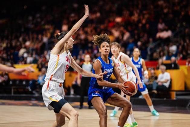 FIBA Women™s Basketball World Cup 2026: China vs. Frankreich, 10.09.2026 Marieme Badiane (Frankreich, 22), Han Xu (China, 15); Basketball, FIBA Women™s Basketball World Cup 2026, Final Phase, Viertelfinale: China vs. Frankreich am 10.09.2026 in der Uber Arena, Berlin Copyright: xBEAUTIFULxSPORTS Tonhäuserx