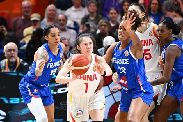 China v France - FIBA Women s Basketball World Cup 2026 Quarter-Final BERLIN, GERMANY - SEPTEMBER 10 : Williams Gabby forward of France, Zhang Manman guard of China, Badiane Marieme center of France during the FIBA Women s Basketball World Cup quarter final match between China and France in Berlin on September 10, 2026 in Berlin, Germany, 10 09 2026 Berlin Germany  Copyright: xVincentxKalutx