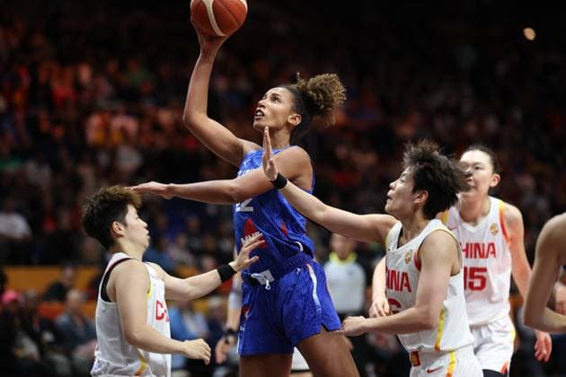 French™ Marianne Badiane fights for the ball during a basketball game between France and China, a quarter-final game at the FIBA Women s Basketball World Cup, on Thursday 10 September 2026, in Berlin, Germany. The FIBA Women s Basketball World Cup takes place in Berlin from 4 to 13 September 2026. VIRGINIExLEFOUR  x185856097x
