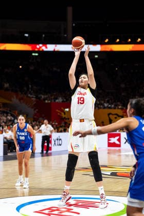 Ziyu Zhang (China, 19) beim Freiwurf, GER, China vs. Frankreich, Basketball, FIBA Women s World Cup 2026, Viertelfinale, 10.09.2026 GER, China vs. Frankreich, Basketball, FIBA Women s World Cup 2026, Viertelfinale, 10.09.2026 Berlin Copyright: xEibner-Pressefoto MaxxVincenx EP_MVN