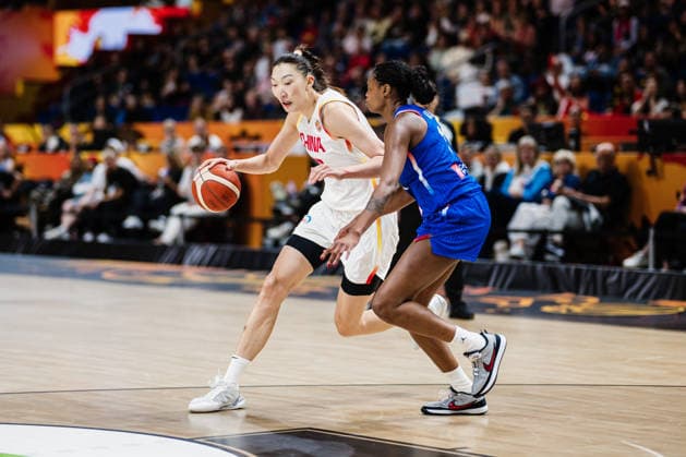 FIBA Women™s Basketball World Cup 2026: China vs. Frankreich, 10.09.2026 Han Xu (China, 15), Valeriane Ayayi (Frankreich, 11); Basketball, FIBA Women™s Basketball World Cup 2026, Final Phase, Viertelfinale: China vs. Frankreich am 10.09.2026 in der Uber Arena, Berlin Copyright: xBEAUTIFULxSPORTS Tonhäuserx