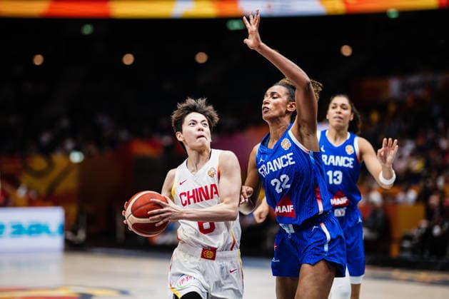 FIBA Women™s Basketball World Cup 2026: China vs. Frankreich, 10.09.2026 Yang Shuyu (China, 6), Marieme Badiane (Frankreich, 22); Basketball, FIBA Women™s Basketball World Cup 2026, Final Phase, Viertelfinale: China vs. Frankreich am 10.09.2026 in der Uber Arena, Berlin Copyright: xBEAUTIFULxSPORTS Tonhäuserx