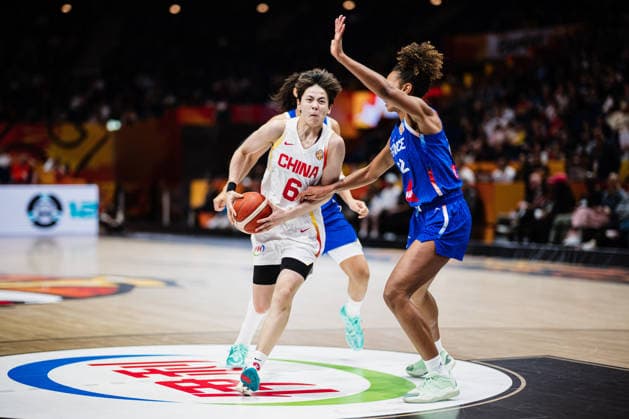 FIBA Women™s Basketball World Cup 2026: China vs. Frankreich, 10.09.2026 Yang Shuyu (China, 6), Marieme Badiane (Frankreich, 22); Basketball, FIBA Women™s Basketball World Cup 2026, Final Phase, Viertelfinale: China vs. Frankreich am 10.09.2026 in der Uber Arena, Berlin Copyright: xBEAUTIFULxSPORTS Tonhäuserx
