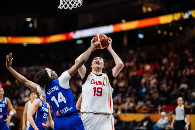 FIBA Women™s Basketball World Cup 2026: China vs. Frankreich, 10.09.2026 Zhang Ziyu (China, 19) ,Dominique Malonga (Frankreich, 14); Basketball, FIBA Women™s Basketball World Cup 2026, Final Phase, Viertelfinale: China vs. Frankreich am 10.09.2026 in der Uber Arena, Berlin Copyright: xBEAUTIFULxSPORTS Tonhäuserx