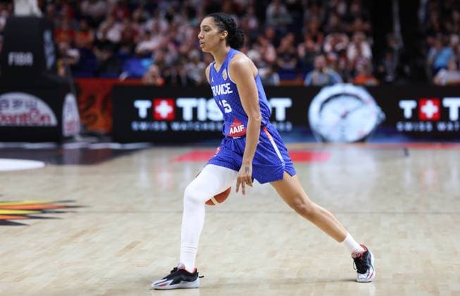 French™ Gabby Williams fights for the ball during a basketball game between France and China, a quarter-final game at the FIBA Women s Basketball World Cup, on Thursday 10 September 2026, in Berlin, Germany. The FIBA Women s Basketball World Cup takes place in Berlin from 4 to 13 September 2026. VIRGINIExLEFOUR  x185857028x