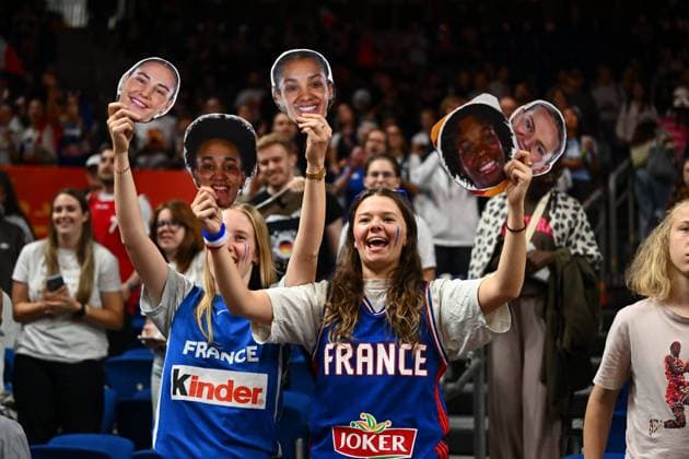 China v France - FIBA Women s Basketball World Cup 2026 Quarter-Final BERLIN, GERMANY - SEPTEMBER 10 : Supporters and fans of France during the FIBA Women s Basketball World Cup quarter final match between China and France in Berlin on September 10, 2026 in Berlin, Germany, 10 09 2026 Berlin Germany  Copyright: xVincentxKalutx