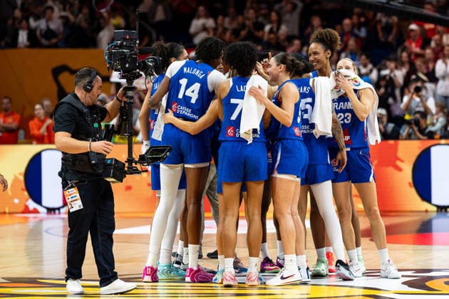 franzoesische Mannschaft jubelt Jubel nach Sieg Spielende, GER, China vs. Frankreich, Basketball, FIBA Women s World Cup 2026, Viertelfinale, 10.09.2026 GER, China vs. Frankreich, Basketball, FIBA Women s World Cup 2026, Viertelfinale, 10.09.2026 Berlin Copyright: xEibner-Pressefoto MaxxVincenx EP_MVN