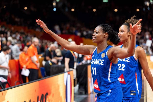 Valeriane Ayayi (Frankreich, 11) und Marieme Badiane (Frankreich, 22) jubelt Jubel nach Sieg Spielende, GER, China vs. Frankreich, Basketball, FIBA Women s World Cup 2026, Viertelfinale, 10.09.2026 GER, China vs. Frankreich, Basketball, FIBA Women s World Cup 2026, Viertelfinale, 10.09.2026 Berlin Copyright: xEibner-Pressefoto MaxxVincenx EP_MVN