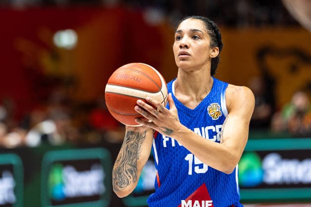 Gabby Williams (Frankreich, 15) beim Freiwurf, Einzelbild, Einzelfoto, Portrait, Portraet, Freisteller, GER, China vs. Frankreich, Basketball, FIBA Women s World Cup 2026, Viertelfinale, 10.09.2026 GER, China vs. Frankreich, Basketball, FIBA Women s World Cup 2026, Viertelfinale, 10.09.2026 Berlin Copyright: xEibner-Pressefoto MaxxVincenx EP_MVN
