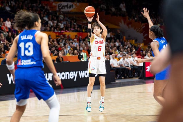 Shuyu Yang (China, 06) beim Wurf, GER, China vs. Frankreich, Basketball, FIBA Women s World Cup 2026, Viertelfinale, 10.09.2026 GER, China vs. Frankreich, Basketball, FIBA Women s World Cup 2026, Viertelfinale, 10.09.2026 Berlin Copyright: xEibner-Pressefoto MaxxVincenx EP_MVN