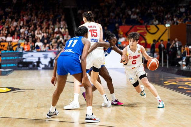 Shuyu Yang (China, 06) im Dribbling, GER, China vs. Frankreich, Basketball, FIBA Women s World Cup 2026, Viertelfinale, 10.09.2026 GER, China vs. Frankreich, Basketball, FIBA Women s World Cup 2026, Viertelfinale, 10.09.2026 Berlin Copyright: xEibner-Pressefoto MaxxVincenx EP_MVN