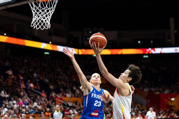 Shuyu Yang (China, 06) beim Korbleger, Marine Johannes (Frankreich, 23), GER, China vs. Frankreich, Basketball, FIBA Women s World Cup 2026, Viertelfinale, 10.09.2026 GER, China vs. Frankreich, Basketball, FIBA Women s World Cup 2026, Viertelfinale, 10.09.2026 Berlin Copyright: xEibner-Pressefoto MaxxVincenx EP_MVN
