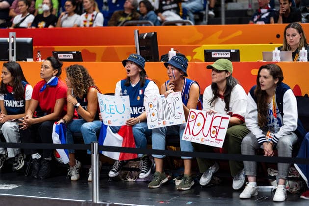 franzoesische Fans jubelt Jubel, Bleu Blanc Rouge Schilder, GER, China vs. Frankreich, Basketball, FIBA Women s World Cup 2026, Viertelfinale, 10.09.2026 GER, China vs. Frankreich, Basketball, FIBA Women s World Cup 2026, Viertelfinale, 10.09.2026 Berlin Copyright: xEibner-Pressefoto MaxxVincenx EP_MVN