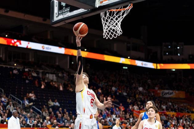 Shuyu Yang (China, 06) beim Korbleger, GER, China vs. Frankreich, Basketball, FIBA Women s World Cup 2026, Viertelfinale, 10.09.2026 GER, China vs. Frankreich, Basketball, FIBA Women s World Cup 2026, Viertelfinale, 10.09.2026 Berlin Copyright: xEibner-Pressefoto MaxxVincenx EP_MVN