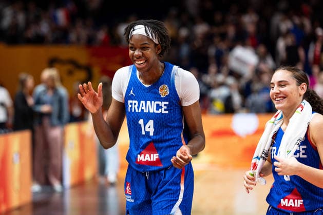 Dominique Malonga (Frankreich, 14) und Carla Leite (Frankreich, 00) jubelt Jubel nach Sieg Spielende, GER, China vs. Frankreich, Basketball, FIBA Women s World Cup 2026, Viertelfinale, 10.09.2026 GER, China vs. Frankreich, Basketball, FIBA Women s World Cup 2026, Viertelfinale, 10.09.2026 Berlin Copyright: xEibner-Pressefoto MaxxVincenx EP_MVN
