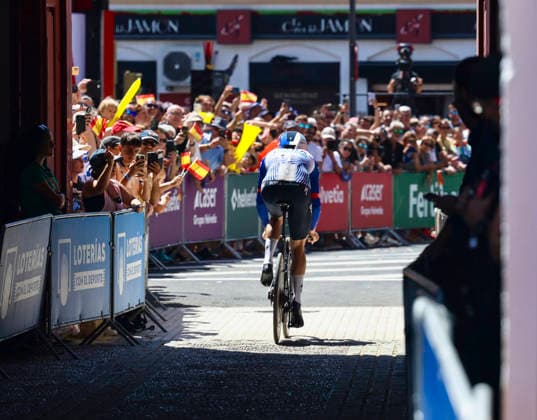 La 18ª etapa de La Vuelta sale este jueves desde El Puerto de Santa María y concluye en el Jerez de la Frontera Ciclistas de La Vuelta salen en la etapa de contrarreloj desde la plaza de toros del Puerto de Santa María. A 10 de septiembre de 2026, Cádiz (Andalucía, Espana). La provincia de Cádiz acoge este jueves, 10 de septiembre, la 18ª etapa de La Vuelta Ciclista a Espana, cuya 81ª edición se celebra entre el 22 de agosto y el 13 de septiembre. 10 SEPTIEMBRE 2026 Cadiz (Andalucia) Cadiz (Andalucia) Espana Copyright: xNachoxFradex 7763428