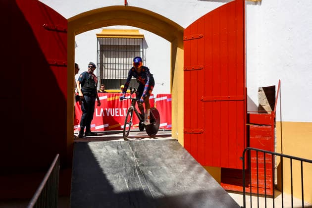 La 18ª etapa de La Vuelta sale este jueves desde El Puerto de Santa María y concluye en el Jerez de la Frontera Ciclistas de La Vuelta salen en la etapa de contrarreloj desde la plaza de toros del Puerto de Santa María. A 10 de septiembre de 2026, Cádiz (Andalucía, Espana). La provincia de Cádiz acoge este jueves, 10 de septiembre, la 18ª etapa de La Vuelta Ciclista a Espana, cuya 81ª edición se celebra entre el 22 de agosto y el 13 de septiembre. 10 SEPTIEMBRE 2026 Cadiz (Andalucia) Cadiz (Andalucia) Espana Copyright: xNachoxFradex 7763431