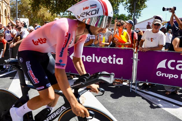 La 18ª etapa de La Vuelta sale este jueves desde El Puerto de Santa María y concluye en el Jerez de la Frontera Ciclistas de La Vuelta salen en la etapa de contrarreloj desde la plaza de toros del Puerto de Santa María. A 10 de septiembre de 2026, Cádiz (Andalucía, Espana). La provincia de Cádiz acoge este jueves, 10 de septiembre, la 18ª etapa de La Vuelta Ciclista a Espana, cuya 81ª edición se celebra entre el 22 de agosto y el 13 de septiembre. 10 SEPTIEMBRE 2026 Cadiz (Andalucia) Cadiz (Andalucia) Espana Copyright: xNachoxFradex 7763432