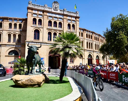 La 18ª etapa de La Vuelta sale este jueves desde El Puerto de Santa María y concluye en el Jerez de la Frontera Ciclistas de La Vuelta salen en la etapa de contrarreloj desde la plaza de toros del Puerto de Santa María. A 10 de septiembre de 2026, Cádiz (Andalucía, Espana). La provincia de Cádiz acoge este jueves, 10 de septiembre, la 18ª etapa de La Vuelta Ciclista a Espana, cuya 81ª edición se celebra entre el 22 de agosto y el 13 de septiembre. 10 SEPTIEMBRE 2026 Cadiz (Andalucia) Cadiz (Andalucia) Espana Copyright: xNachoxFradex 7763437