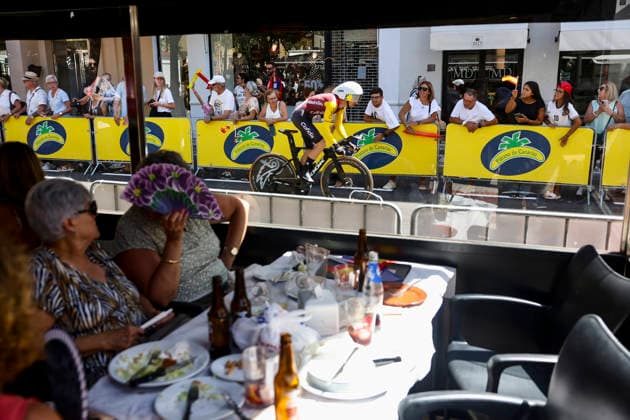 La 18ª etapa de La Vuelta sale este jueves desde El Puerto de Santa María y concluye en el Jerez de la Frontera Ciclistas de La Vuelta salen en la etapa de contrarreloj desde la plaza de toros del Puerto de Santa María. A 10 de septiembre de 2026, Cádiz (Andalucía, Espana). La provincia de Cádiz acoge este jueves, 10 de septiembre, la 18ª etapa de La Vuelta Ciclista a Espana, cuya 81ª edición se celebra entre el 22 de agosto y el 13 de septiembre. 10 SEPTIEMBRE 2026 Cadiz (Andalucia) Cadiz (Andalucia) Espana Copyright: xNachoxFradex 7763445