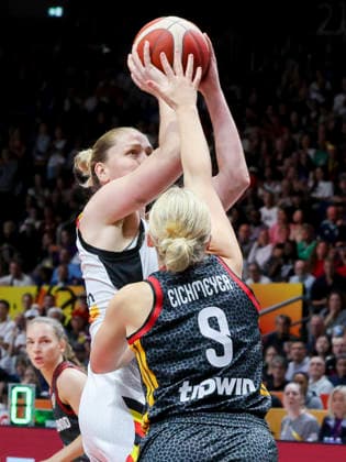 Emma Meesseman (Belgium) und Emma Eichmeyer (Germany) battle for the ball during the FIBA Women s Basketball World Cup Germany 2026 Quarter-Final match between Belgium and Germany at Berlin Arena on September 10, 2026 in Berlin, Germany. (Photo by Marco Steinbrenner DeFodi Images) -