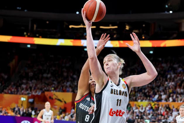 Nyara Sabally (Germany) und Emma Meesseman (Belgium) battle for the ball during the FIBA Women s Basketball World Cup Germany 2026 Quarter-Final match between Belgium and Germany at Berlin Arena on September 10, 2026 in Berlin, Germany. (Photo by Marco Steinbrenner DeFodi Images) -