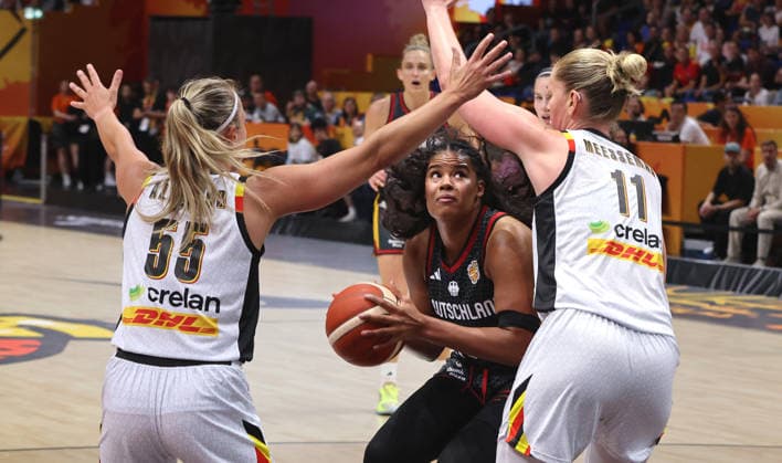 Julie Allemand, Nyara Sabally am Ball, Emma Meesseman Zweikampf Spielszene Aktion Basketball FIBA World Cup Weltmeisterschaft Frauen WM Saison 2026 2027 10.09.2026 Belgien BEL vs DBB Deutschland GER