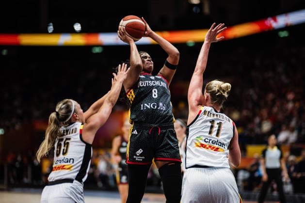 FIBA Women™s Basketball World Cup 2026: Belgien vs. Deutschland, 10.09.2026 Nyara Sabally (Deutschland, 8) gegen Emma Meesseman (Belgien, 11) und Julie Allemand (Belgien, 55); Basketball, FIBA Women™s Basketball World Cup 2026, Final Phase, Viertelfinale: Belgien vs. Deutschland am 10.09.2026 in der Uber Arena, Berlin Copyright: xBEAUTIFULxSPORTS Tonhäuserx