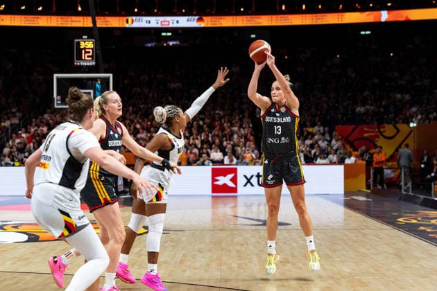 Leonie Fiebich (Deutschland, 13) beim Wurf, Maxuella Lisowa Mbaka (Belgien, 31), GER, Belgien vs. Deutschland, Basketball, FIBA Women s World Cup 2026, Viertelfinale, 10.09.2026 GER, Belgien vs. Deutschland, Basketball, FIBA Women s World Cup 2026, Viertelfinale, 10.09.2026 Berlin Copyright: xEibner-Pressefoto MaxxVincenx EP_MVN