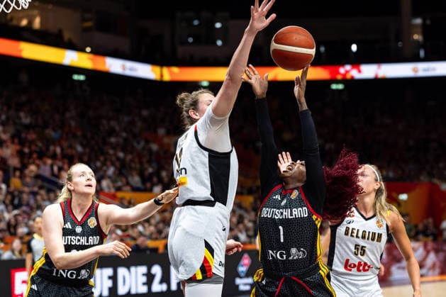 Alexis Peterson (Deutschland, 01) beim Wurf, Kyara Linskens (Belgien, 13), GER, Belgien vs. Deutschland, Basketball, FIBA Women s World Cup 2026, Viertelfinale, 10.09.2026 GER, Belgien vs. Deutschland, Basketball, FIBA Women s World Cup 2026, Viertelfinale, 10.09.2026 Berlin Copyright: xEibner-Pressefoto MaxxVincenx EP_MVN