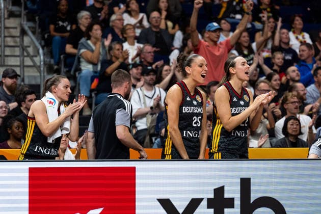 deutsche Bank jubelt Jubel, Britta Daub (Deutschland, 19), Clara Bielefeld (Deutschland, 25), Emily Bessoir (Deutschland, 22), GER, Belgien vs. Deutschland, Basketball, FIBA Women s World Cup 2026, Viertelfinale, 10.09.2026 GER, Belgien vs. Deutschland, Basketball, FIBA Women s World Cup 2026, Viertelfinale, 10.09.2026 Berlin Copyright: xEibner-Pressefoto MaxxVincenx EP_MVN
