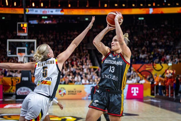 Basketball Berlin 10.09.2026 FIBA Women™s Basketball World Cup Germany 2026 Viertelfinale Quarterfinal Belgien (BEL) - Deutschland (GER) Leonie Fiebich (Deutschland, No.13) Nastja Claessens (Belgien, No.05)