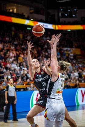 Basketball Berlin 10.09.2026 FIBA Women™s Basketball World Cup Germany 2026 Viertelfinale Quarterfinal Belgien (BEL) - Deutschland (GER) Leonie Fiebich (Deutschland, No.13) Emma MEESSEMAN (Belgien, No.11)