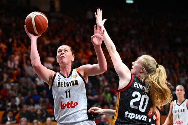 Belgium v Germany - FIBA Women s Basketball World Cup 2026 Quarter-Final BERLIN, GERMANY - SEPTEMBER 10 : Meesseman Emma power forward of Belgium and Buhner Frieda power forward of Germany during the FIBA Women s Basketball World Cup quarter final match between Belgium and Germany in Berlin on September 10, 2026 in Berlin, Germany, 10 09 2026 Berlin Germany  Copyright: xVincentxKalutx