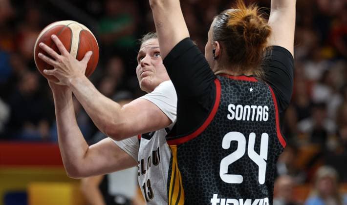 Belgium s Kyara Linskens and Germany s Sontag fight for the ball during a basketball game between Germany and Belgium national team, Nationalteam Belgian Cats, a quarter final game at the FIBA Women s Basketball World Cup, on Thursday 10 September 2026, in Berlin, Germany. The FIBA Women s Basketball World Cup takes place in Berlin from 4 to 13 September 2026. VIRGINIExLEFOUR  x185868108x