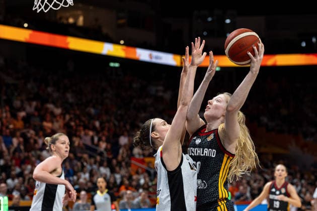 Frieda Buehner (Deutschland, 20) beim Korbleger, Antonia Delaere (Belgien, 06), GER, Belgien vs. Deutschland, Basketball, FIBA Women s World Cup 2026, Viertelfinale, 10.09.2026 GER, Belgien vs. Deutschland, Basketball, FIBA Women s World Cup 2026, Viertelfinale, 10.09.2026 Berlin Copyright: xEibner-Pressefoto MaxxVincenx EP_MVN