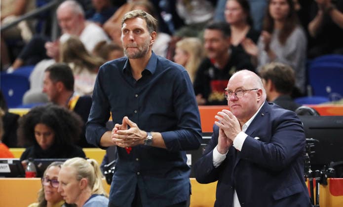 Dirk Nowitzki und DBB Präsident Ingo Weiss applaudieren zur Halbzeit Basketball FIBA World Cup Weltmeisterschaft Frauen WM Saison 2026 2027 10.09.2026 Belgien BEL vs DBB Deutschland GER