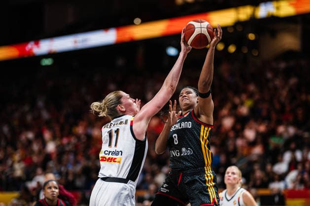 FIBA Women™s Basketball World Cup 2026: Belgien vs. Deutschland, 10.09.2026 Emma Meesseman (Belgien, 11) blockt Nyara Sabally (Deutschland, 8); Basketball, FIBA Women™s Basketball World Cup 2026, Final Phase, Viertelfinale: Belgien vs. Deutschland am 10.09.2026 in der Uber Arena, Berlin Copyright: xBEAUTIFULxSPORTS Tonhäuserx