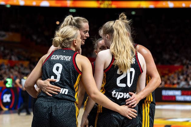 deutsche Mannschaft beim Huddle, Emma Eichmeyer (Deutschland, 09), Marie Guelich (Deutschland, 21), Britta Daub (Deutschland, 19), Frieda Buehner (Deutschland, 20), GER, Belgien vs. Deutschland, Basketball, FIBA Women s World Cup 2026, Viertelfinale, 10.09.2026 GER, Belgien vs. Deutschland, Basketball, FIBA Women s World Cup 2026, Viertelfinale, 10.09.2026 Berlin Copyright: xEibner-Pressefoto MaxxVincenx EP_MVN