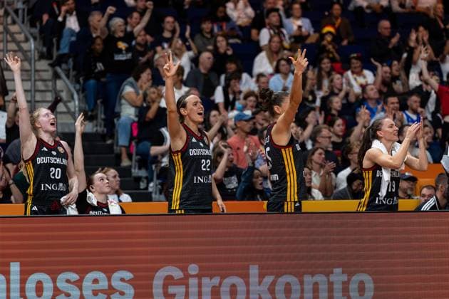 deutsche Bank jubelt Jubel, Frieda Buehner (Deutschland, 20), Emily Bessoir (Deutschland, 22), Clara Bielefeld (Deutschland, 25), Britta Daub (Deutschland, 19), GER, Belgien vs. Deutschland, Basketball, FIBA Women s World Cup 2026, Viertelfinale, 10.09.2026 GER, Belgien vs. Deutschland, Basketball, FIBA Women s World Cup 2026, Viertelfinale, 10.09.2026 Berlin Copyright: xEibner-Pressefoto MaxxVincenx EP_MVN