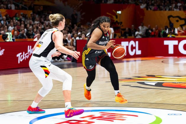 Nyara Sabally (Deutschland, 08) im Dribbling, Emma Meesseman (Belgien, 11), GER, Belgien vs. Deutschland, Basketball, FIBA Women s World Cup 2026, Viertelfinale, 10.09.2026 GER, Belgien vs. Deutschland, Basketball, FIBA Women s World Cup 2026, Viertelfinale, 10.09.2026 Berlin Copyright: xEibner-Pressefoto MaxxVincenx EP_MVN