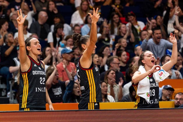 Emily Bessoir (Deutschland, 22), Clara Bielefeld (Deutschland, 25) und Britta Daub (Deutschland, 19) jubelt Jubel, GER, Belgien vs. Deutschland, Basketball, FIBA Women s World Cup 2026, Viertelfinale, 10.09.2026 GER, Belgien vs. Deutschland, Basketball, FIBA Women s World Cup 2026, Viertelfinale, 10.09.2026 Berlin Copyright: xEibner-Pressefoto MaxxVincenx EP_MVN